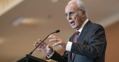 John MacArthur Leaves a Lasting Legacy on a Generation of Preachers