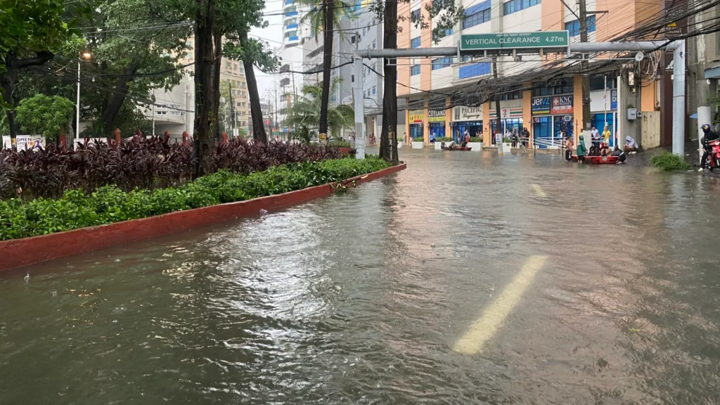 Torrential Floods Hit Manila; Thousands Displaced, Two Missing