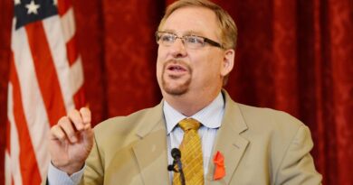 Pastor Rick Warren Calls for Revival of Early Church Love