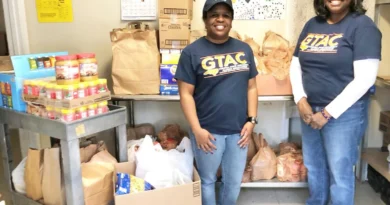 Warren Girls Team Donates to Gospel Mission Pantry