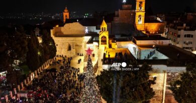 Bethlehem Lights Christmas Tree for First Time Since Gaza War
